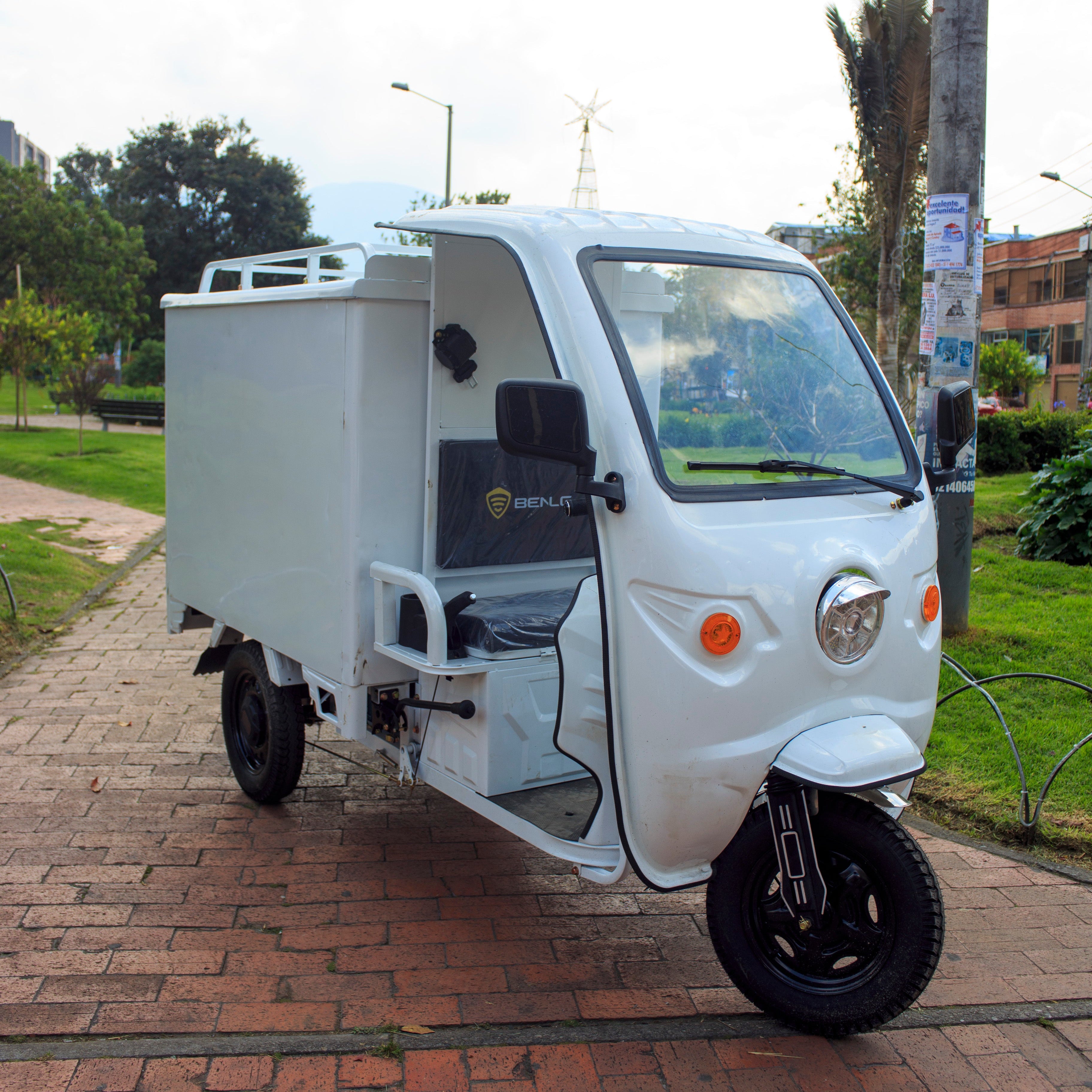 Carguero Con Furgón 1.8